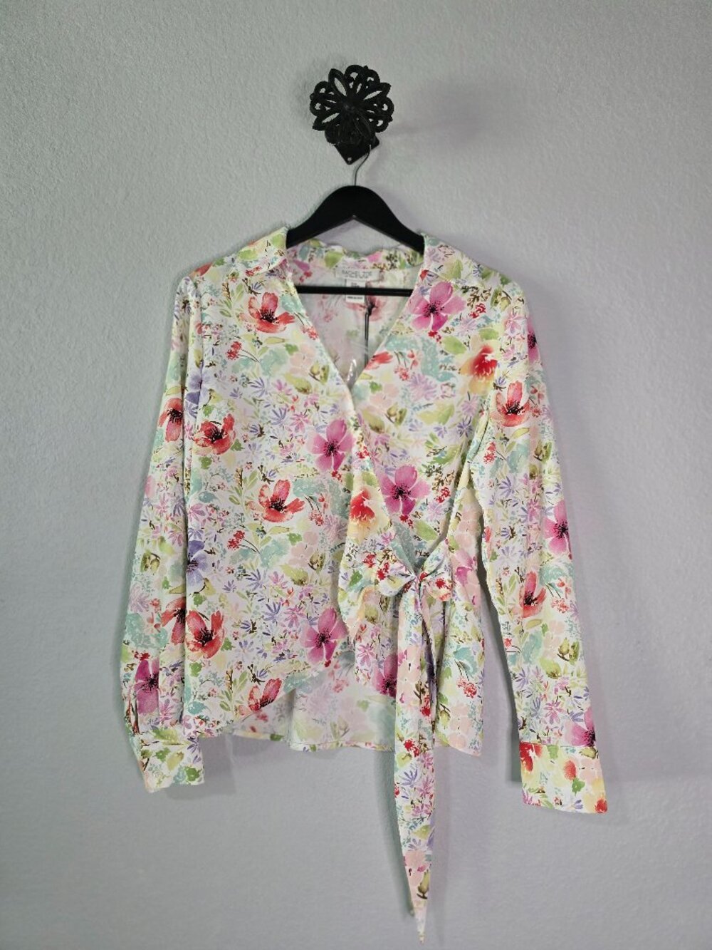 NWT Rachel Zoe Floral Wrap Tie-Waist Blouse - Medium (fits on the smaller size)
